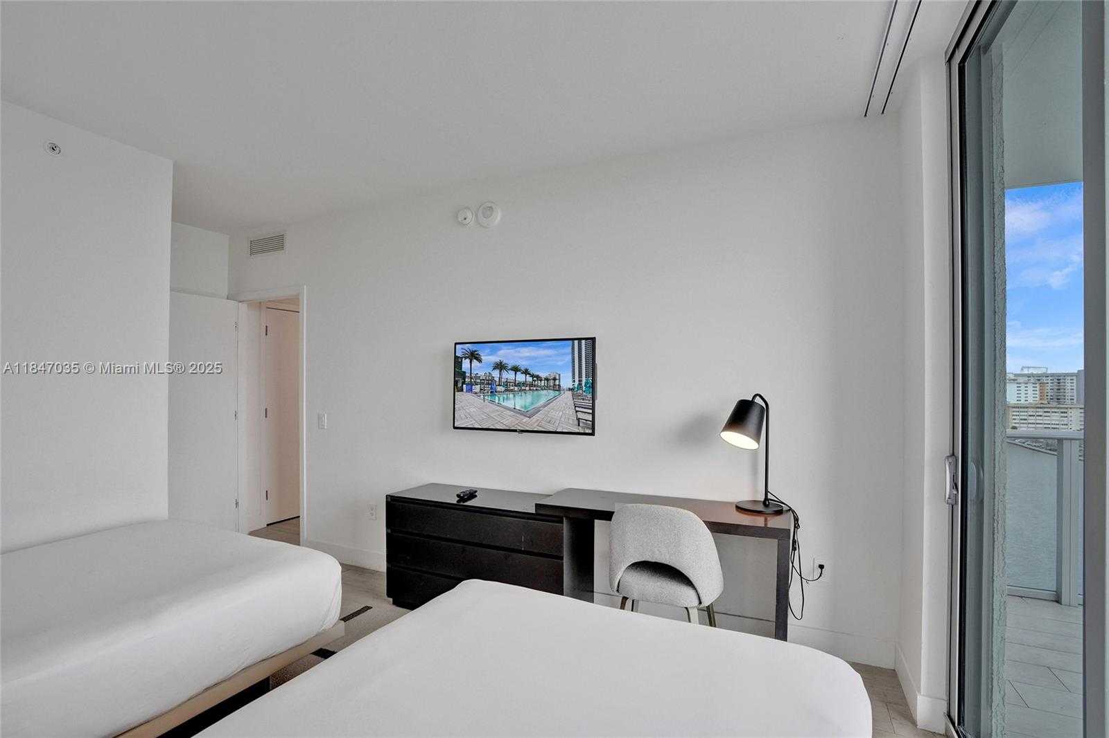 Small Image of 4010 SOUTH OCEAN DR #R908, Hollywood Number 32