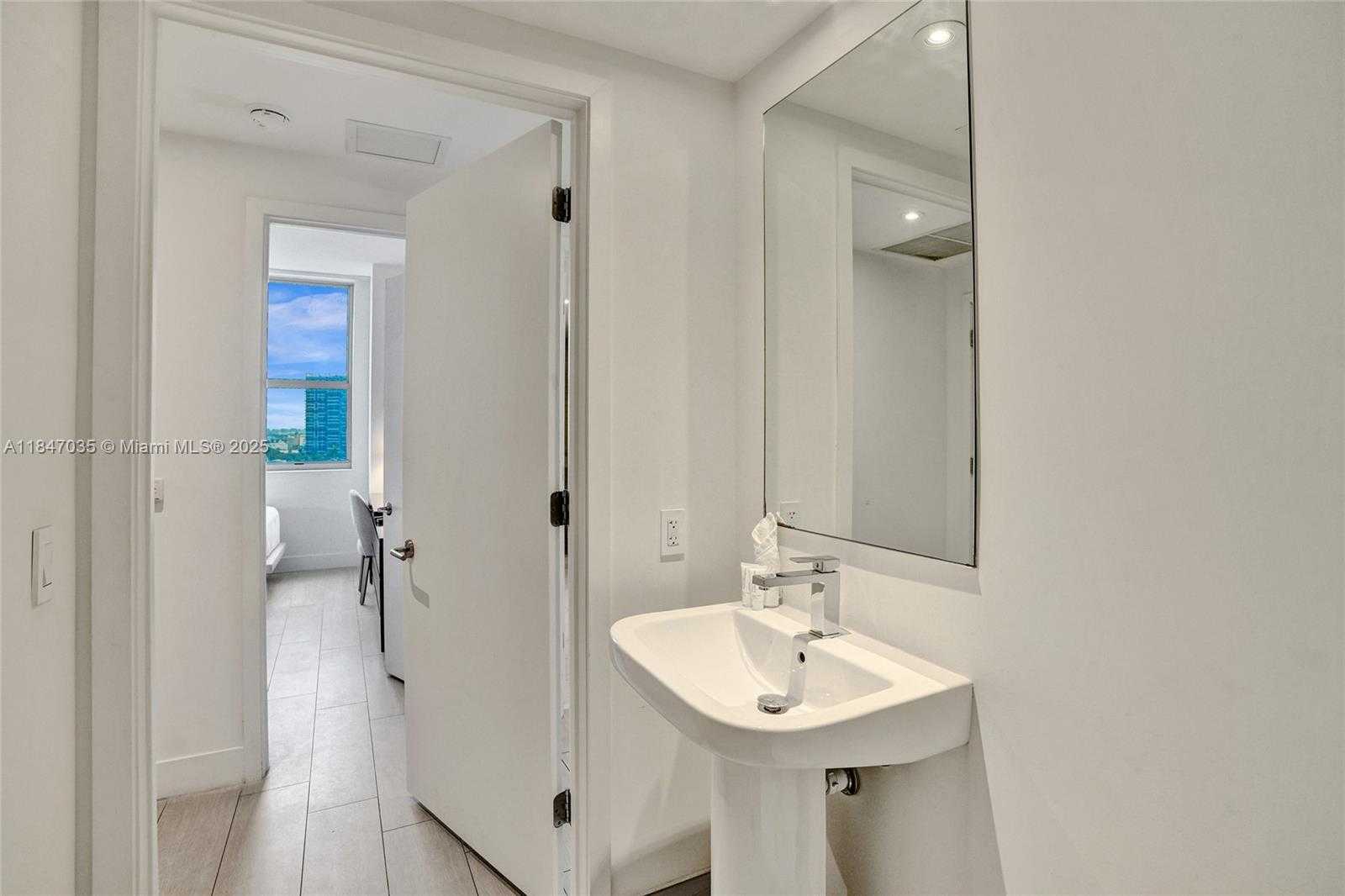 Small Image of 4010 SOUTH OCEAN DR #R908, Hollywood Number 40