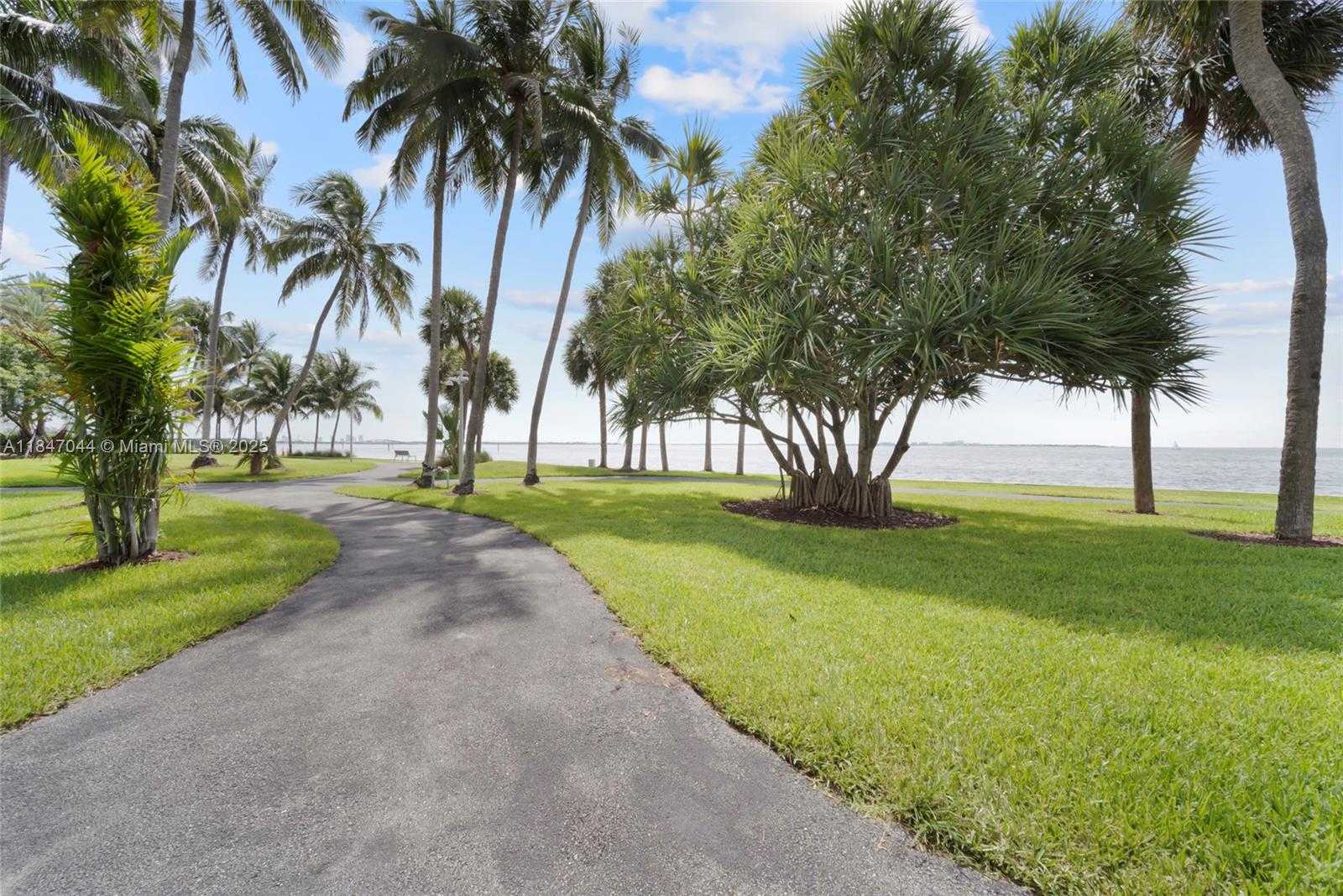 Small Image of 3 GROVE ISLE DR #C1804, Miami Number 44