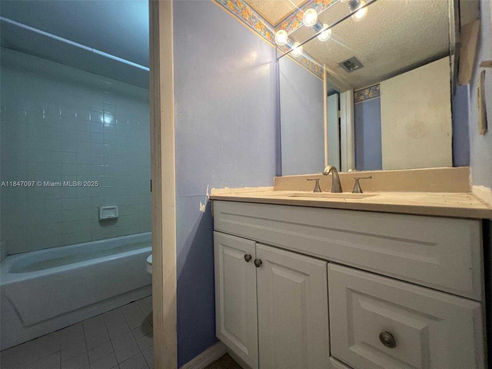 Small Image of 840 Independence Dr, Homestead, FL 33034, USA Number 17