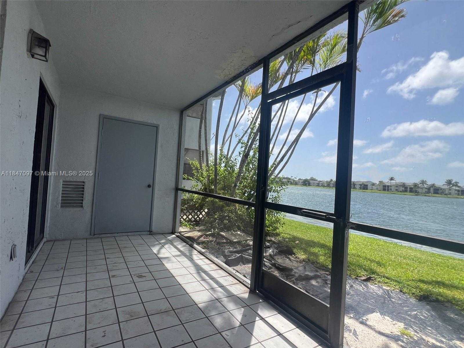 Small Image of 840 Independence Dr, Homestead, FL 33034, USA Number 2
