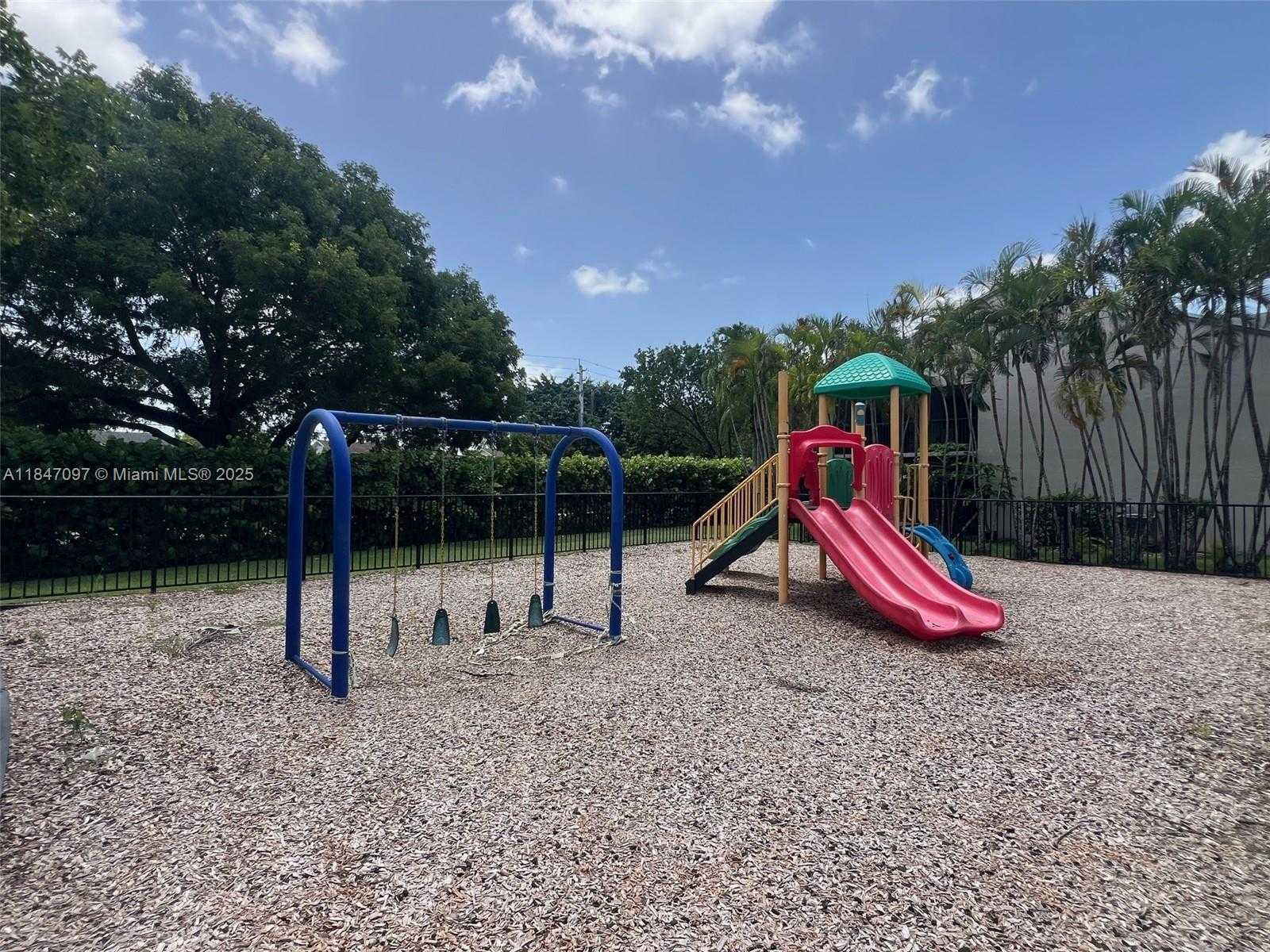 Small Image of 840 Independence Dr, Homestead, FL 33034, USA Number 25