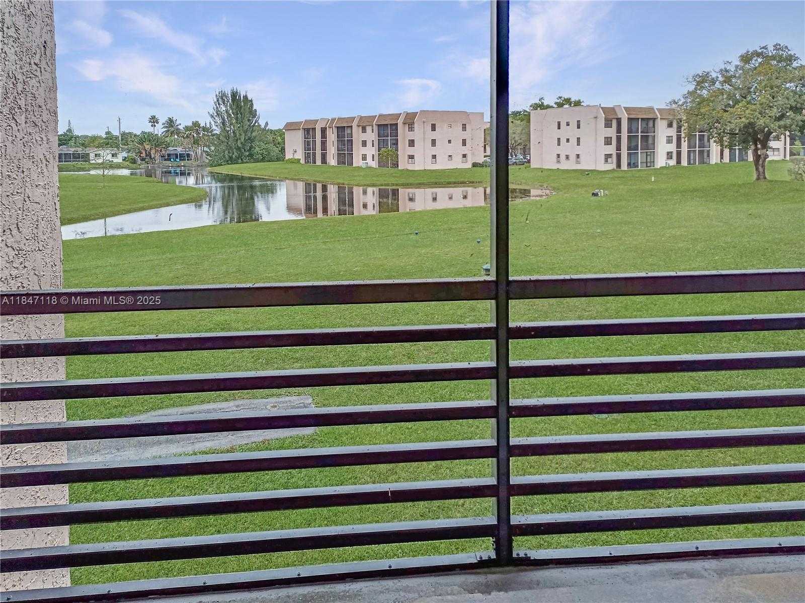 Small Image of 10402 SUNRISE LAKES BLVD #201, Sunrise Number 14