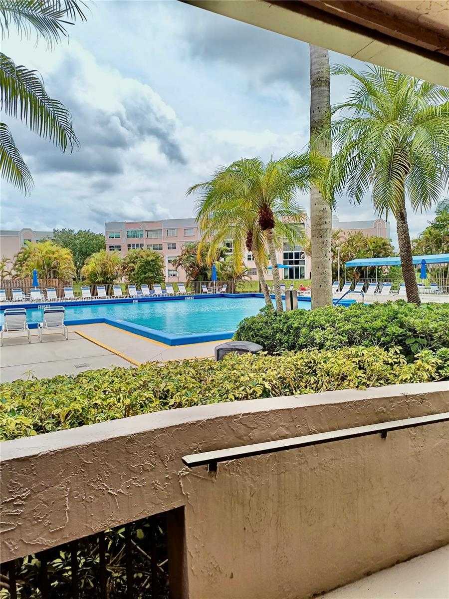 Small Image of 10402 SUNRISE LAKES BLVD #201, Sunrise Number 15