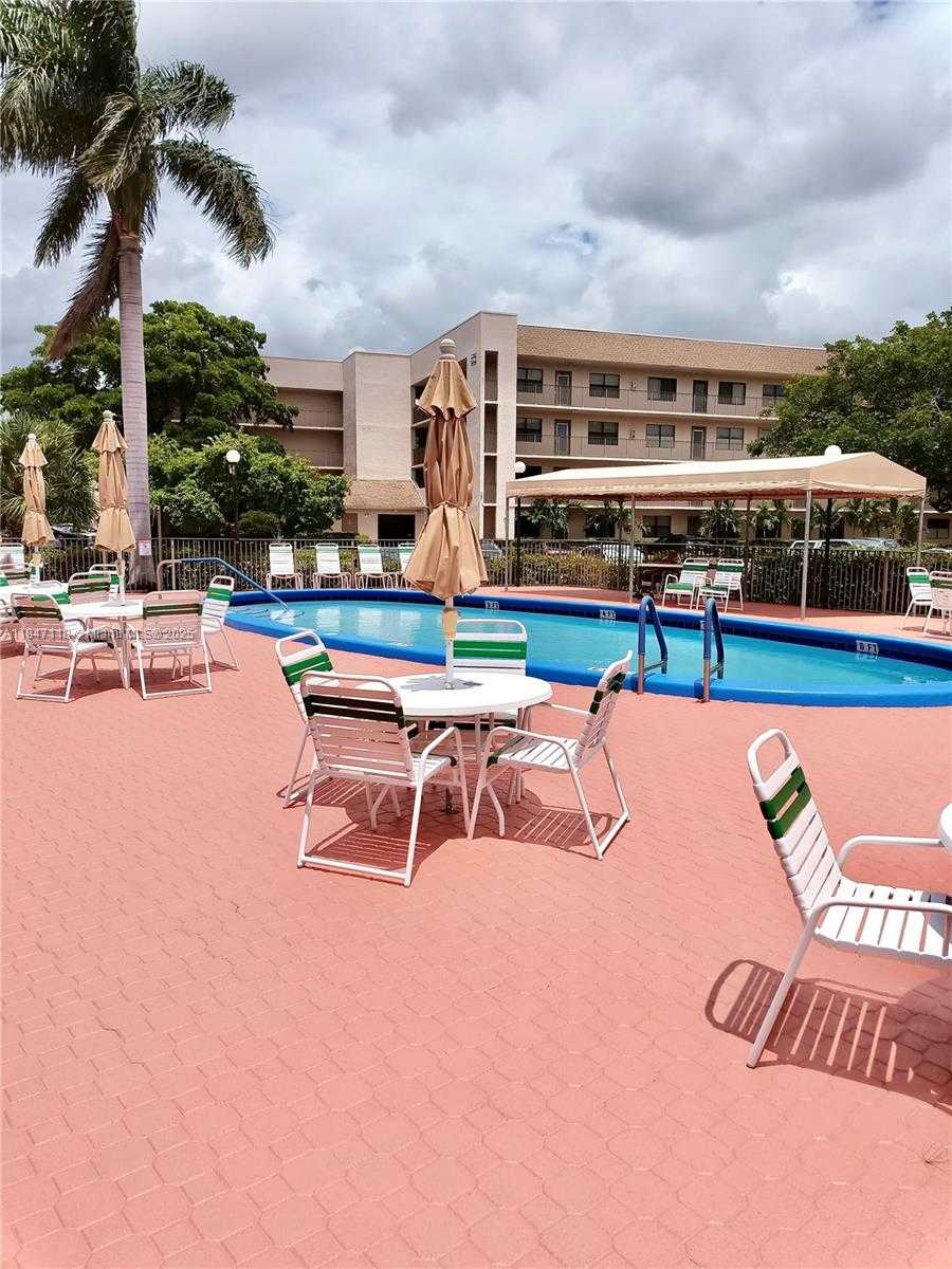 Small Image of 10402 SUNRISE LAKES BLVD #201, Sunrise Number 16