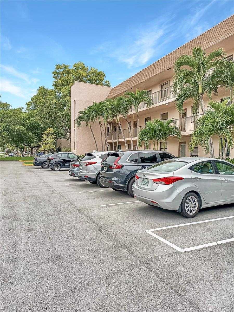 Small Image of 10402 SUNRISE LAKES BLVD #201, Sunrise Number 17
