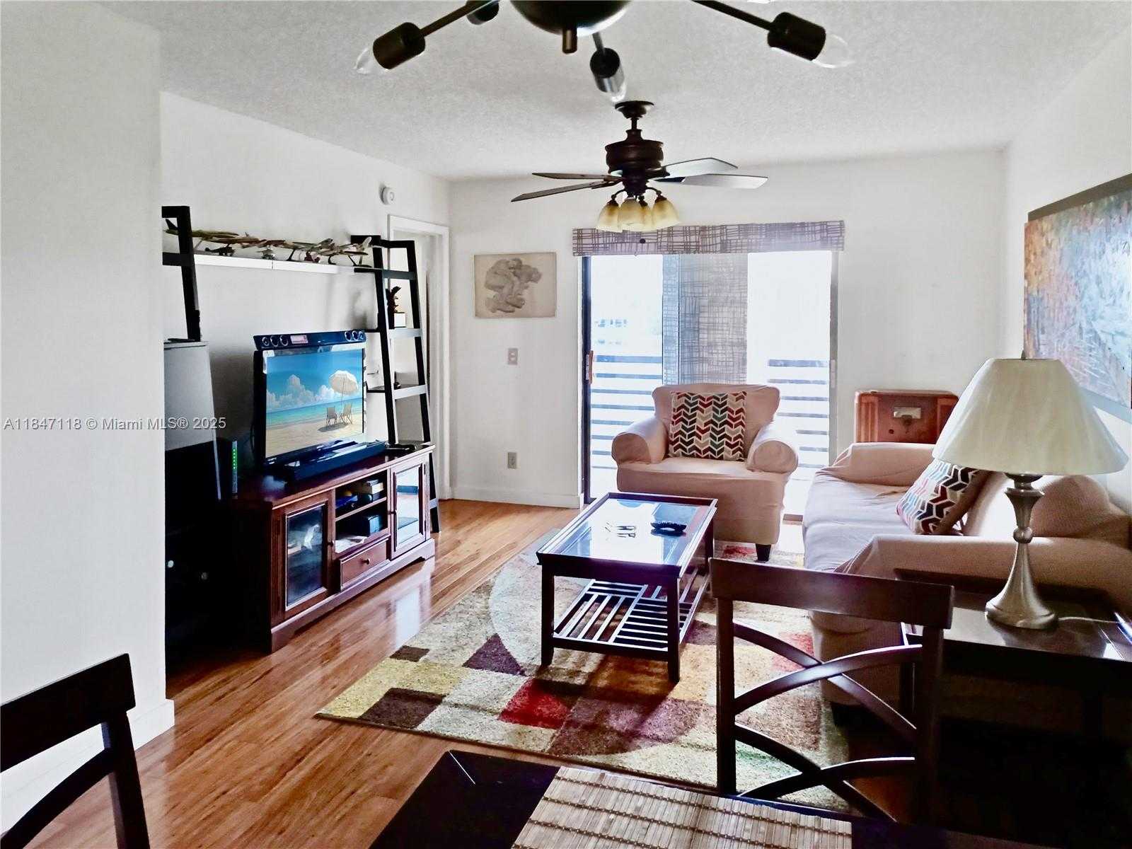 Small Image of 10402 SUNRISE LAKES BLVD #201, Sunrise Number 2