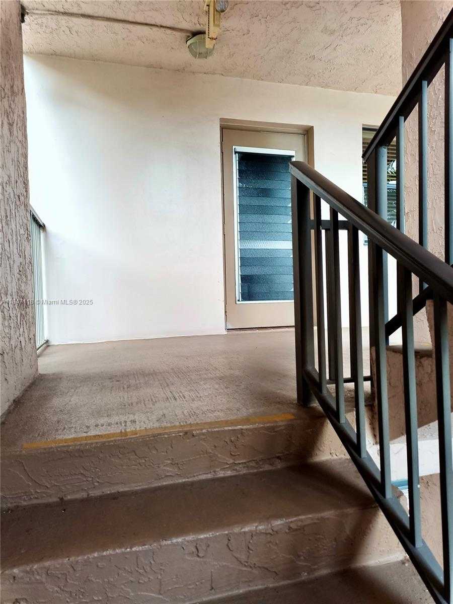 Small Image of 10402 SUNRISE LAKES BLVD #201, Sunrise Number 23