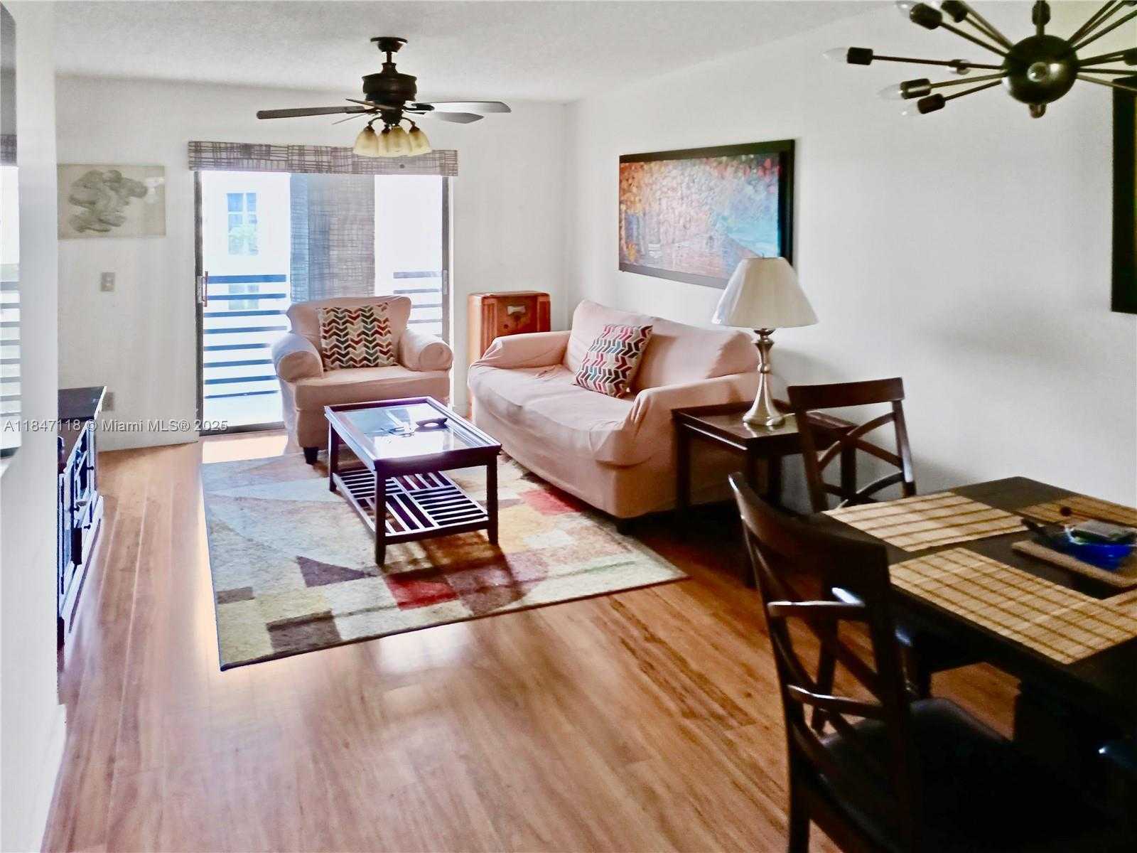 Small Image of 10402 SUNRISE LAKES BLVD #201, Sunrise Number 3