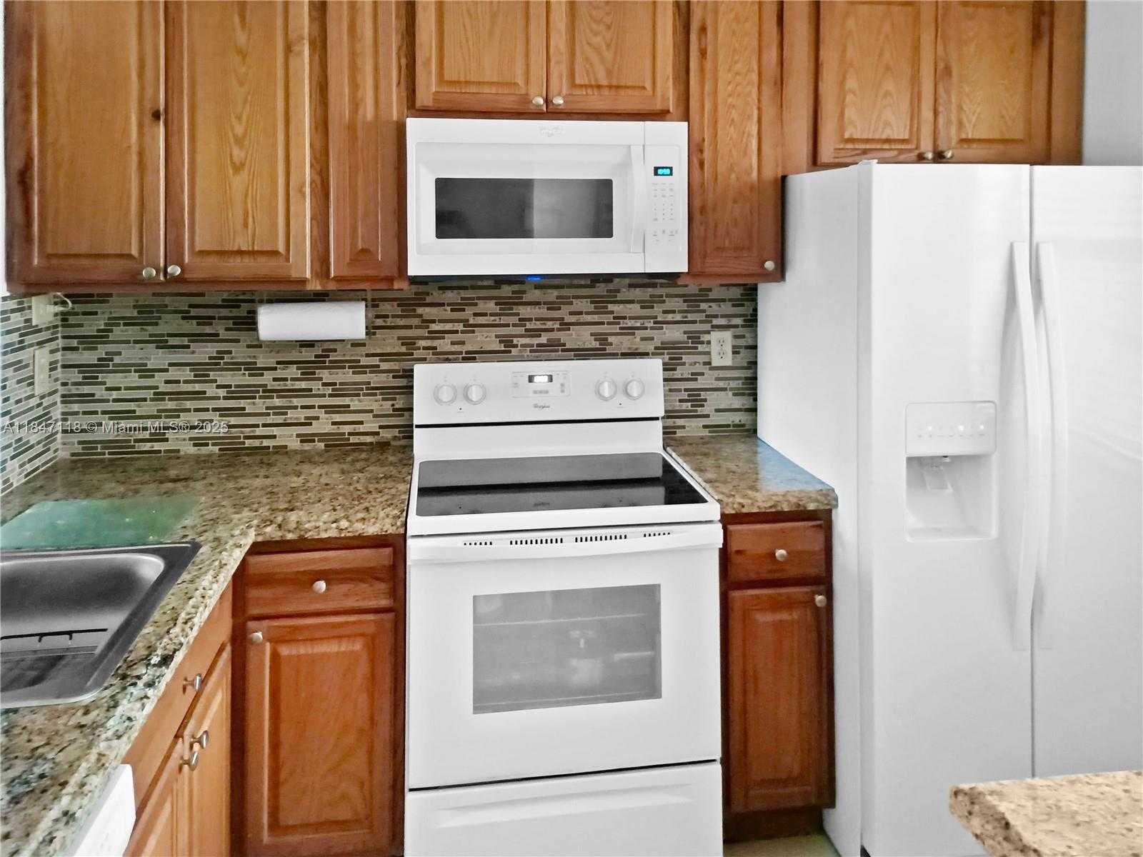 Small Image of 10402 SUNRISE LAKES BLVD #201, Sunrise Number 7