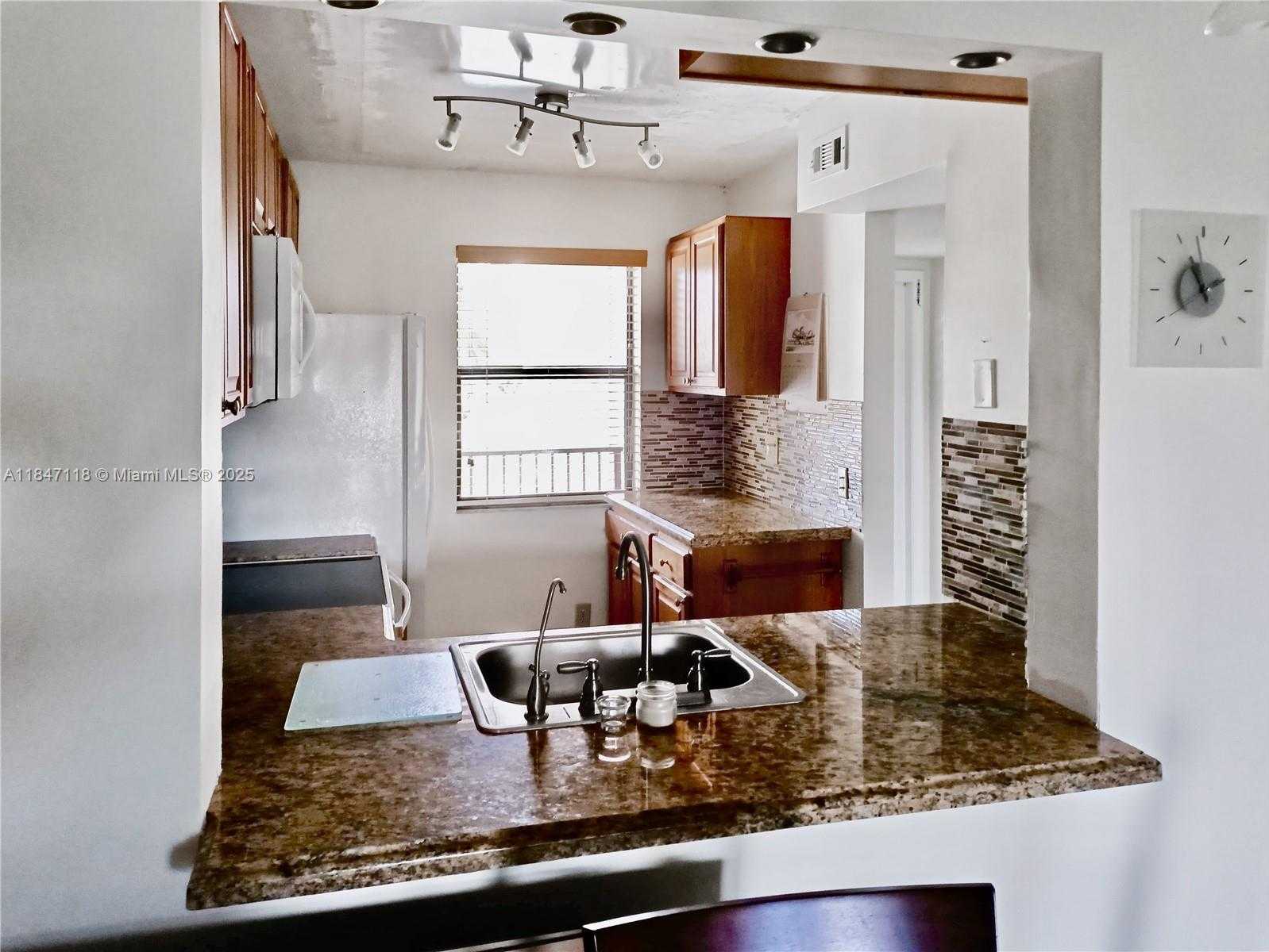 Small Image of 10402 SUNRISE LAKES BLVD #201, Sunrise Number 8