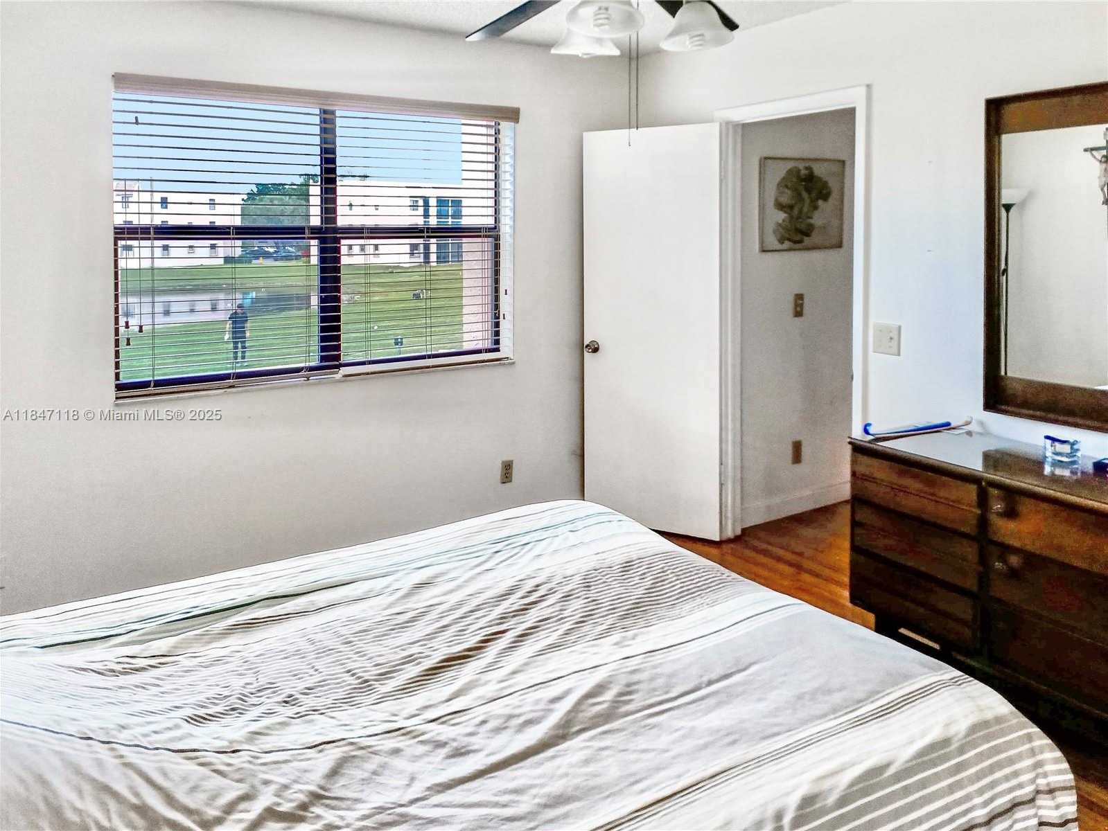 Small Image of 10402 SUNRISE LAKES BLVD #201, Sunrise Number 9