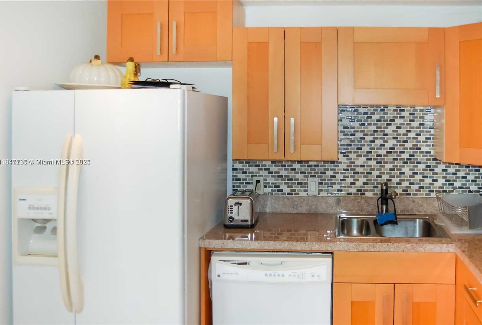 Small Image of 3401 NORTH COUNTRY CLUB DR #706, Aventura Number 3