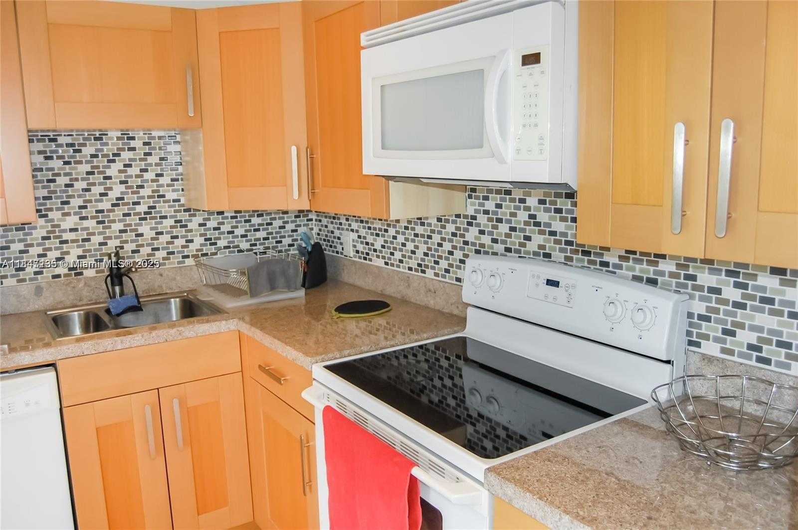 Small Image of 3401 NORTH COUNTRY CLUB DR #706, Aventura Number 4