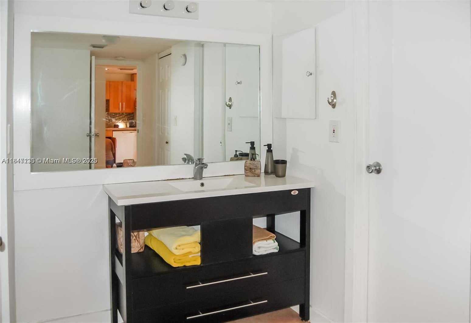 Small Image of 3401 NORTH COUNTRY CLUB DR #706, Aventura Number 7