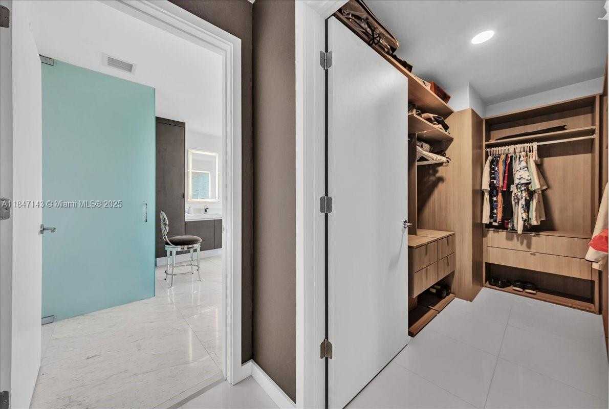 Small Image of 851 NORTH EAST 1ST AVE #3711, Miami Number 22