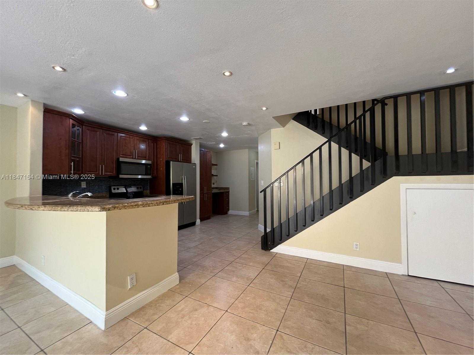 Small Image of 8016 NW 29th St, Sunrise, FL 33322, USA Number 4