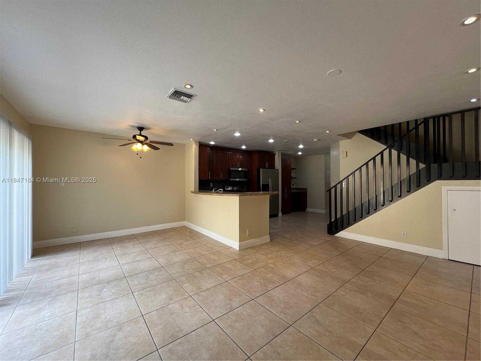 Small Image of 8016 NW 29th St, Sunrise, FL 33322, USA Number 5