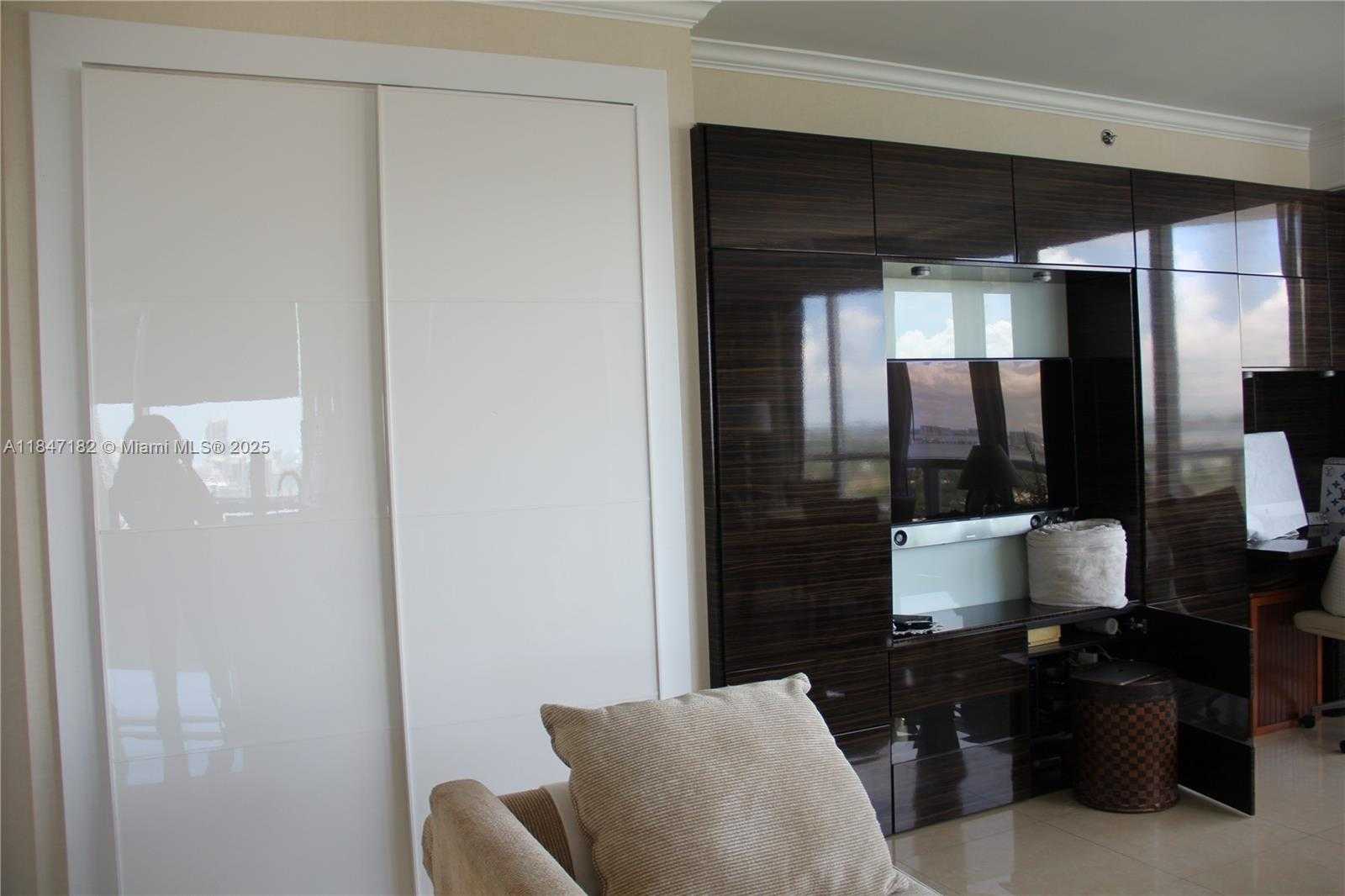 Small Image of 4401 COLLINS AVE #2315/2317, Miami Beach Number 10