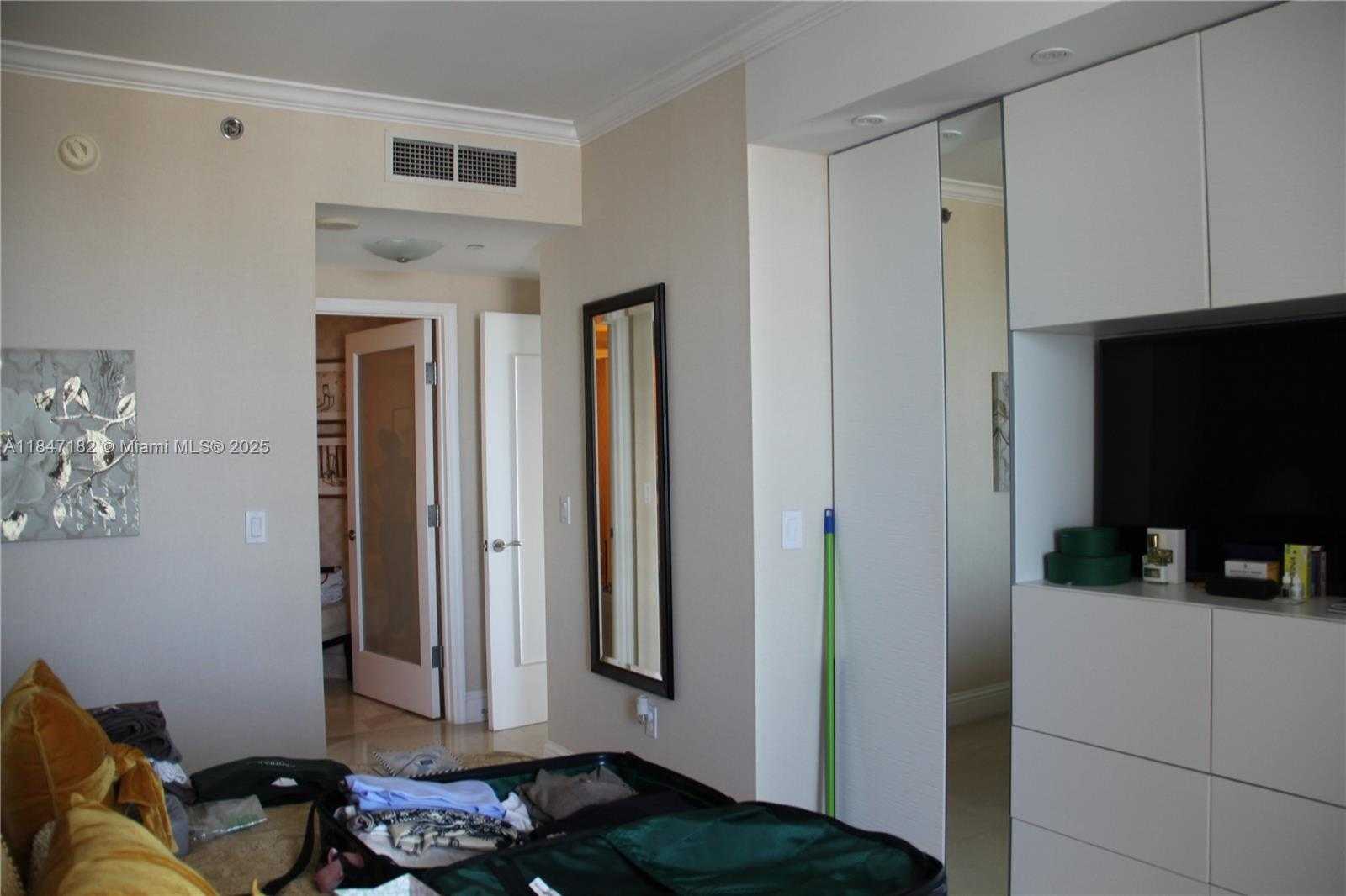 Small Image of 4401 COLLINS AVE #2315/2317, Miami Beach Number 15