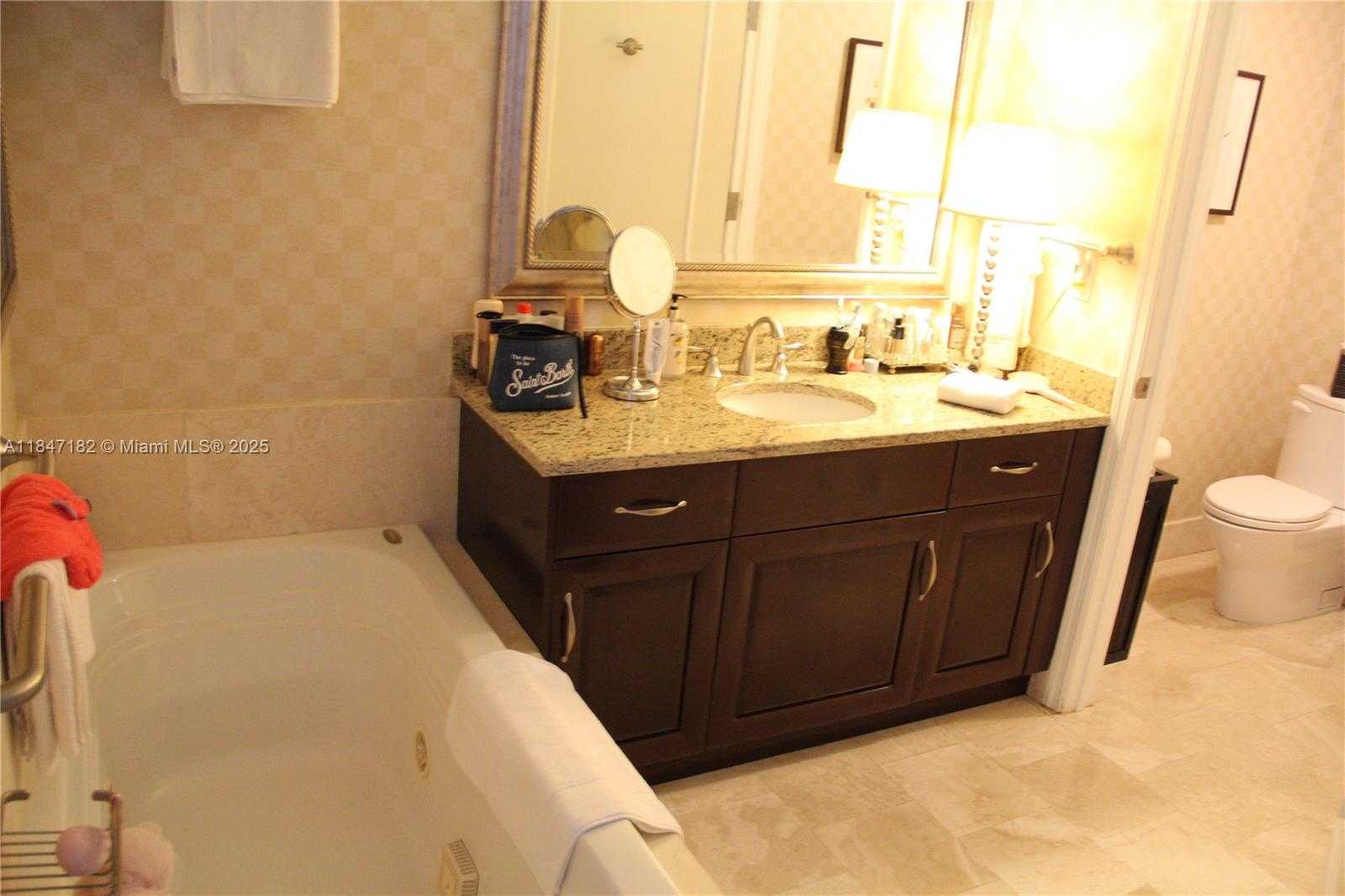 Small Image of 4401 COLLINS AVE #2315/2317, Miami Beach Number 22
