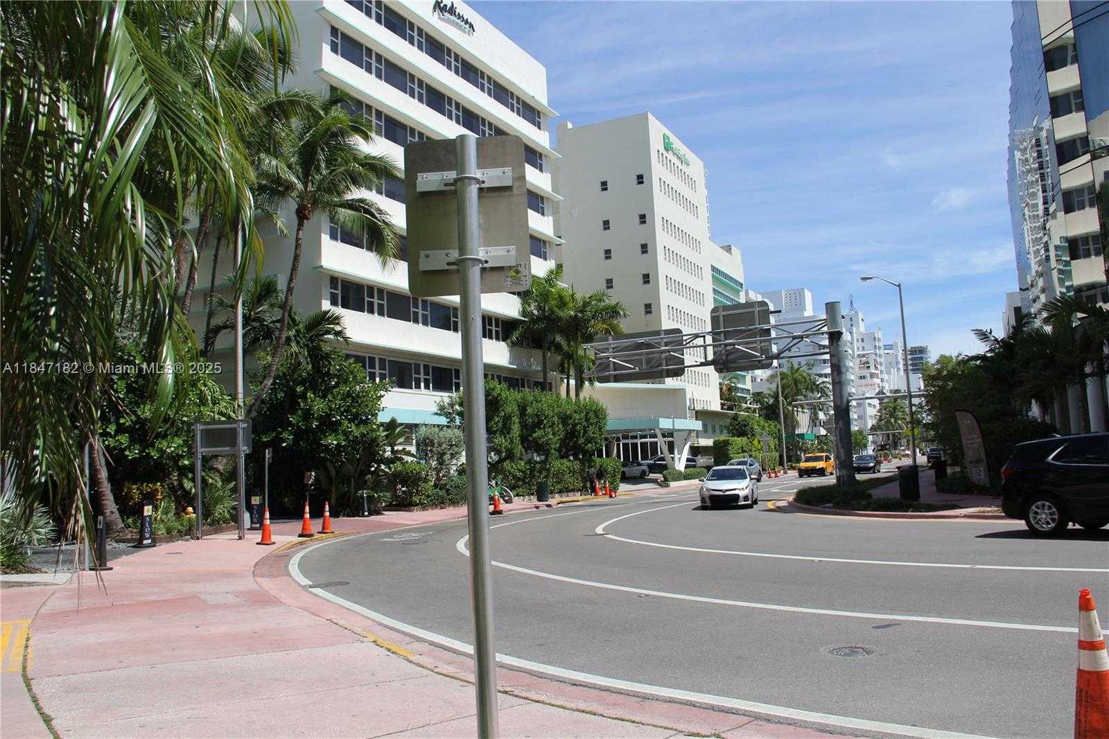 Small Image of 4401 COLLINS AVE #2315/2317, Miami Beach Number 96