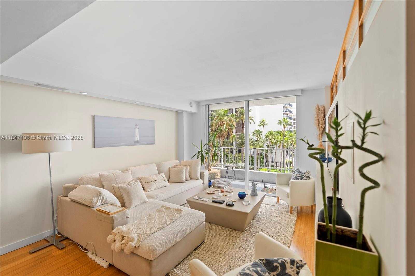 Small Image of Miami Number 17