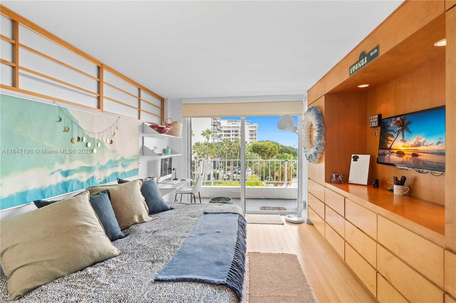 Small Image of Miami Number 22