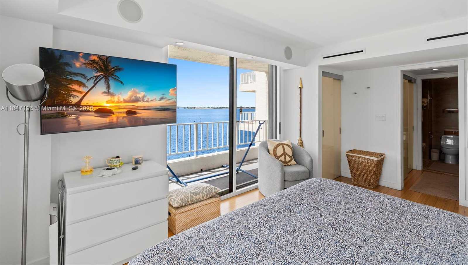 Small Image of Miami Number 5