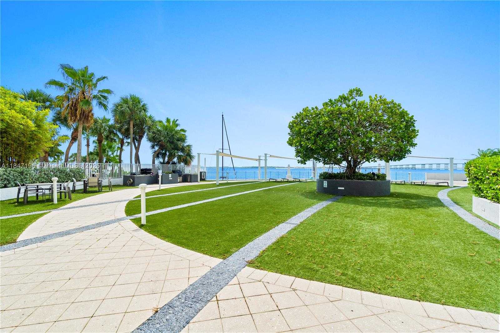 Small Image of Miami Number 8