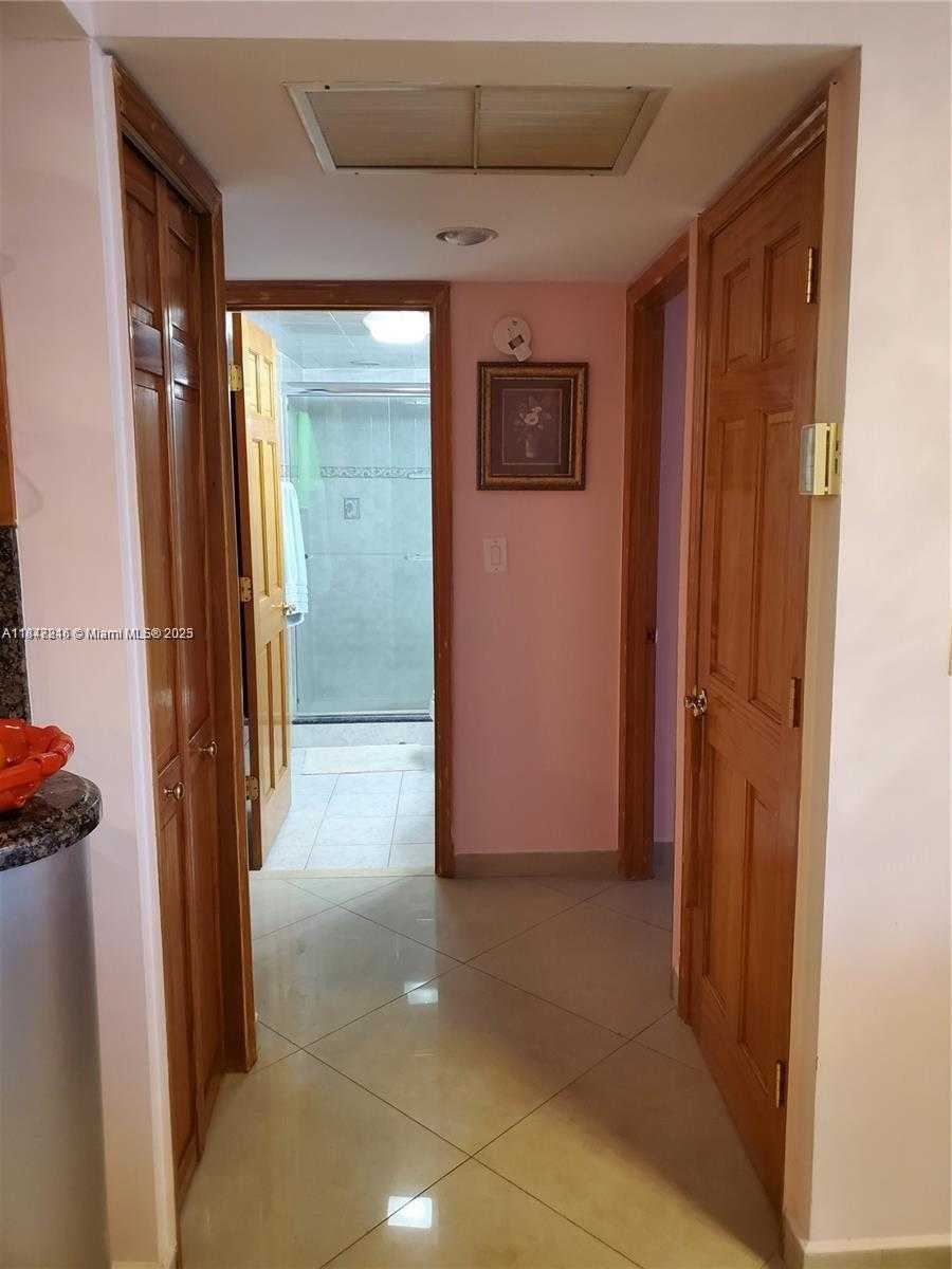 Small Image of 20379 WEST COUNTRY CLUB DR #2233, Aventura Number 8