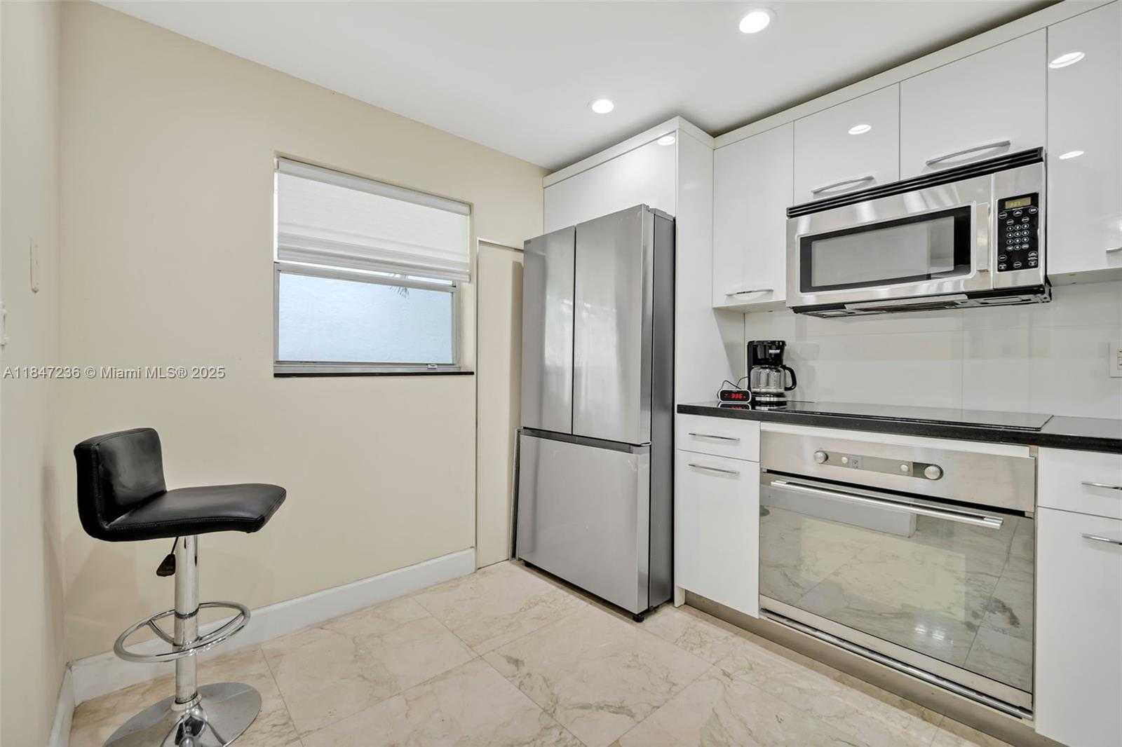 Small Image of 100 EDGEWATER DR #240, Coral Gables Number 10