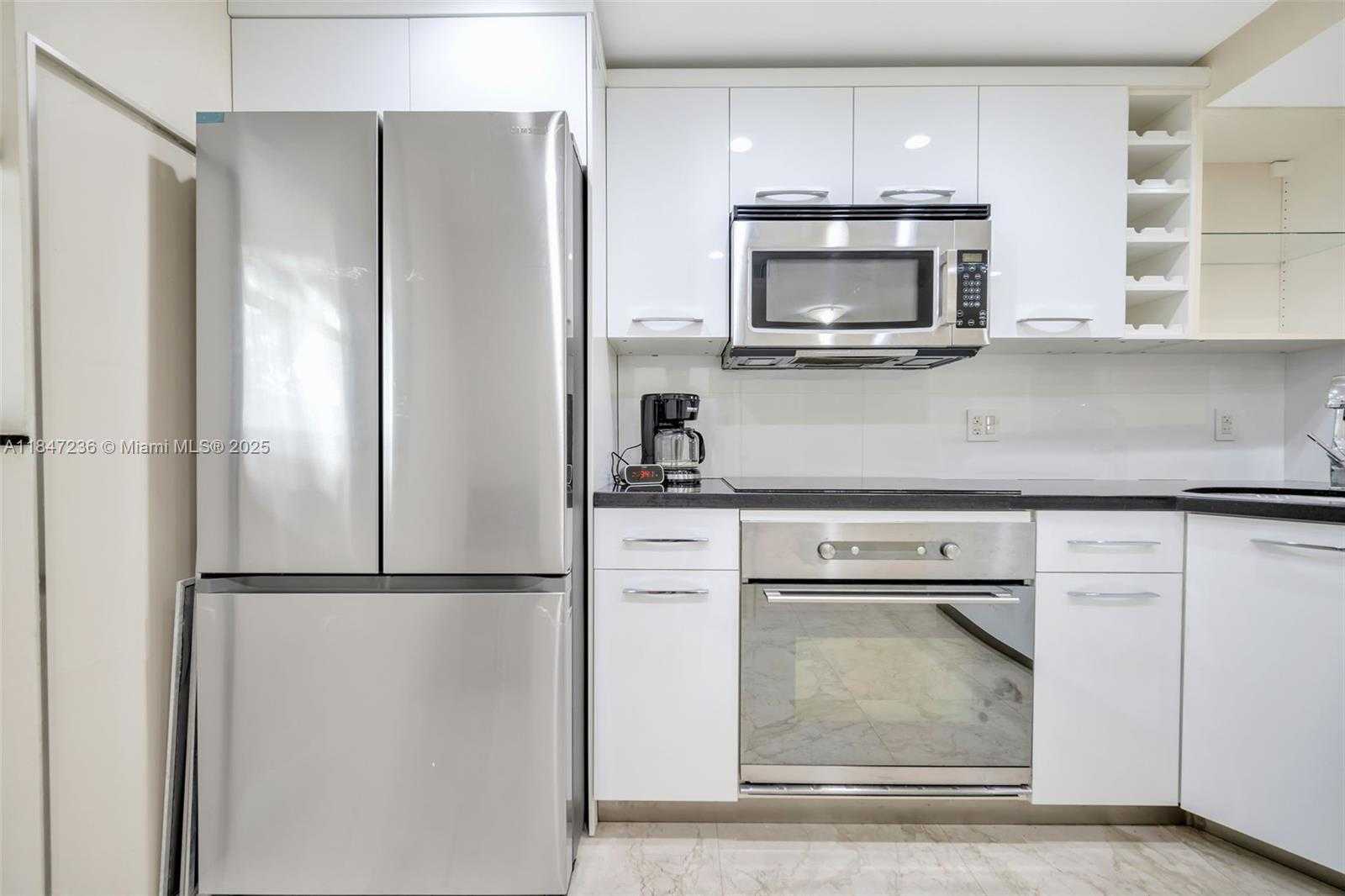 Small Image of 100 EDGEWATER DR #240, Coral Gables Number 11