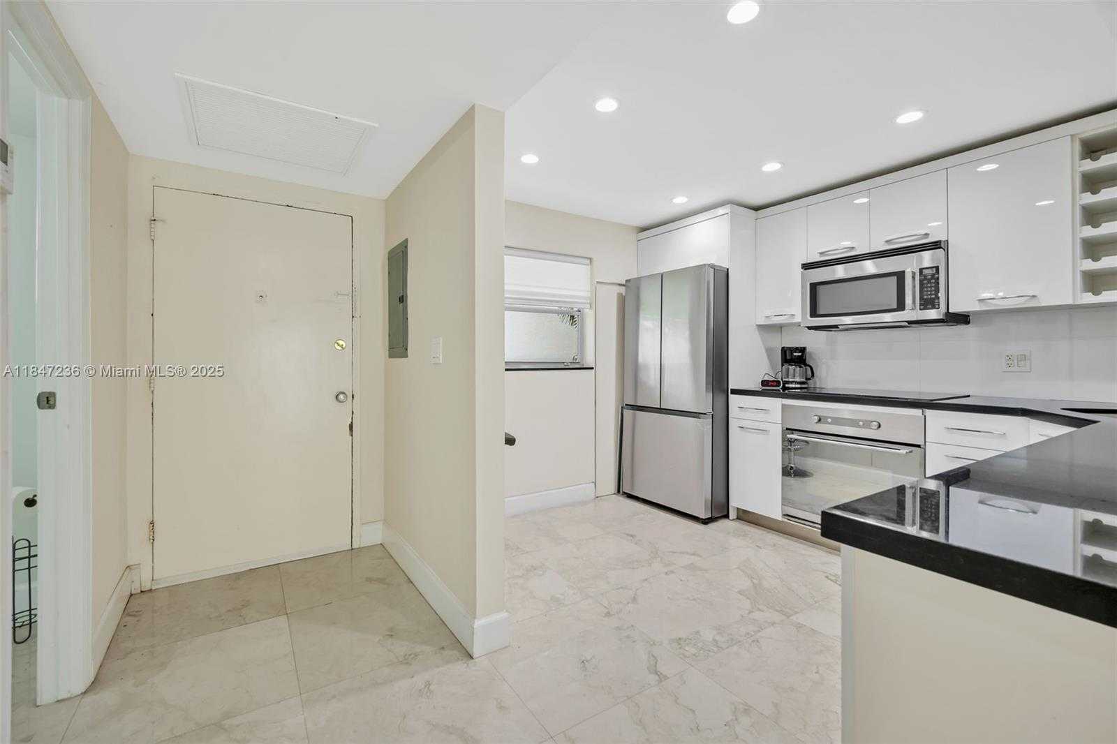 Small Image of 100 EDGEWATER DR #240, Coral Gables Number 12