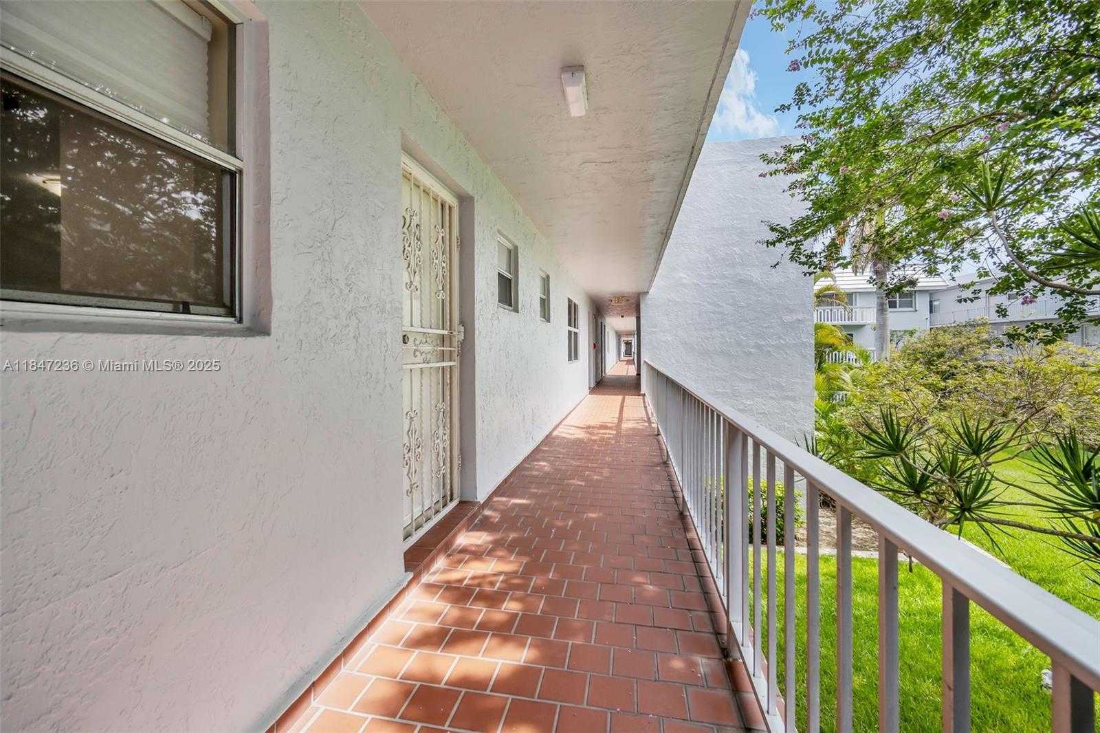 Small Image of 100 EDGEWATER DR #240, Coral Gables Number 2