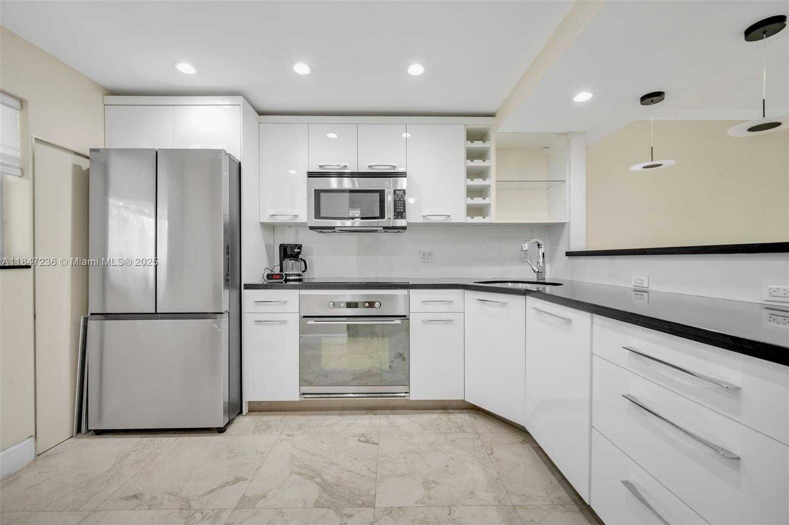 Small Image of 100 EDGEWATER DR #240, Coral Gables Number 9