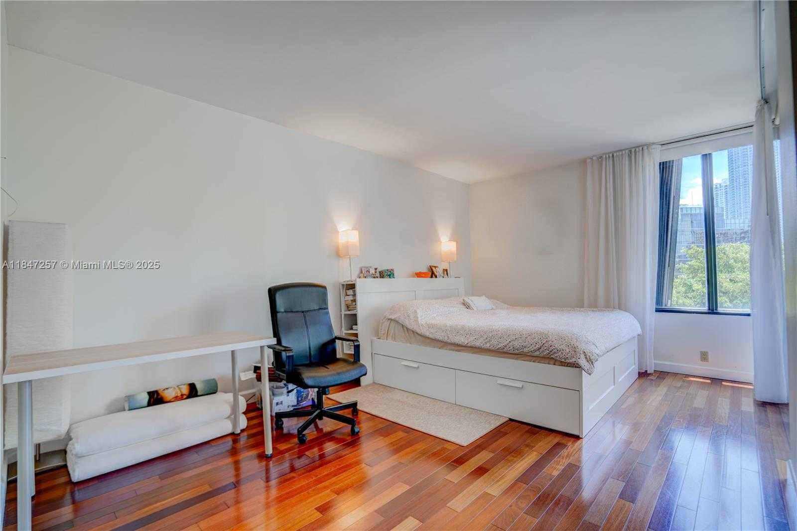 Small Image of 520 BRICKELL KEY DR #A619, Miami Number 10