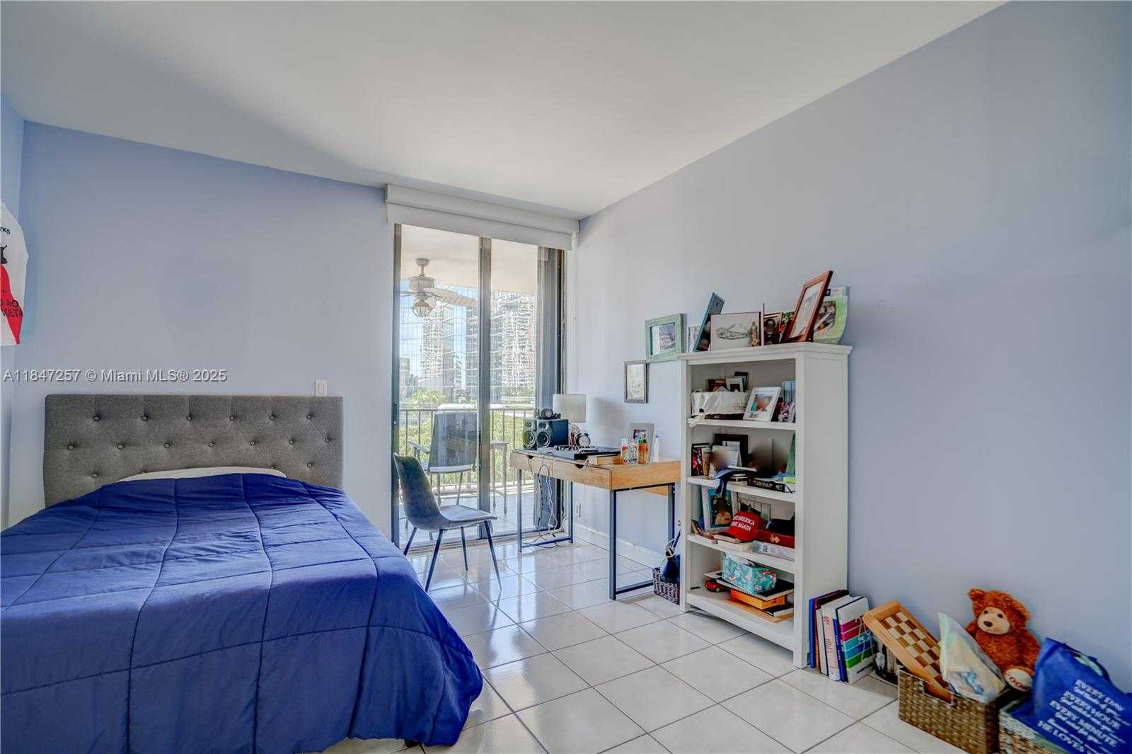 Small Image of 520 BRICKELL KEY DR #A619, Miami Number 12