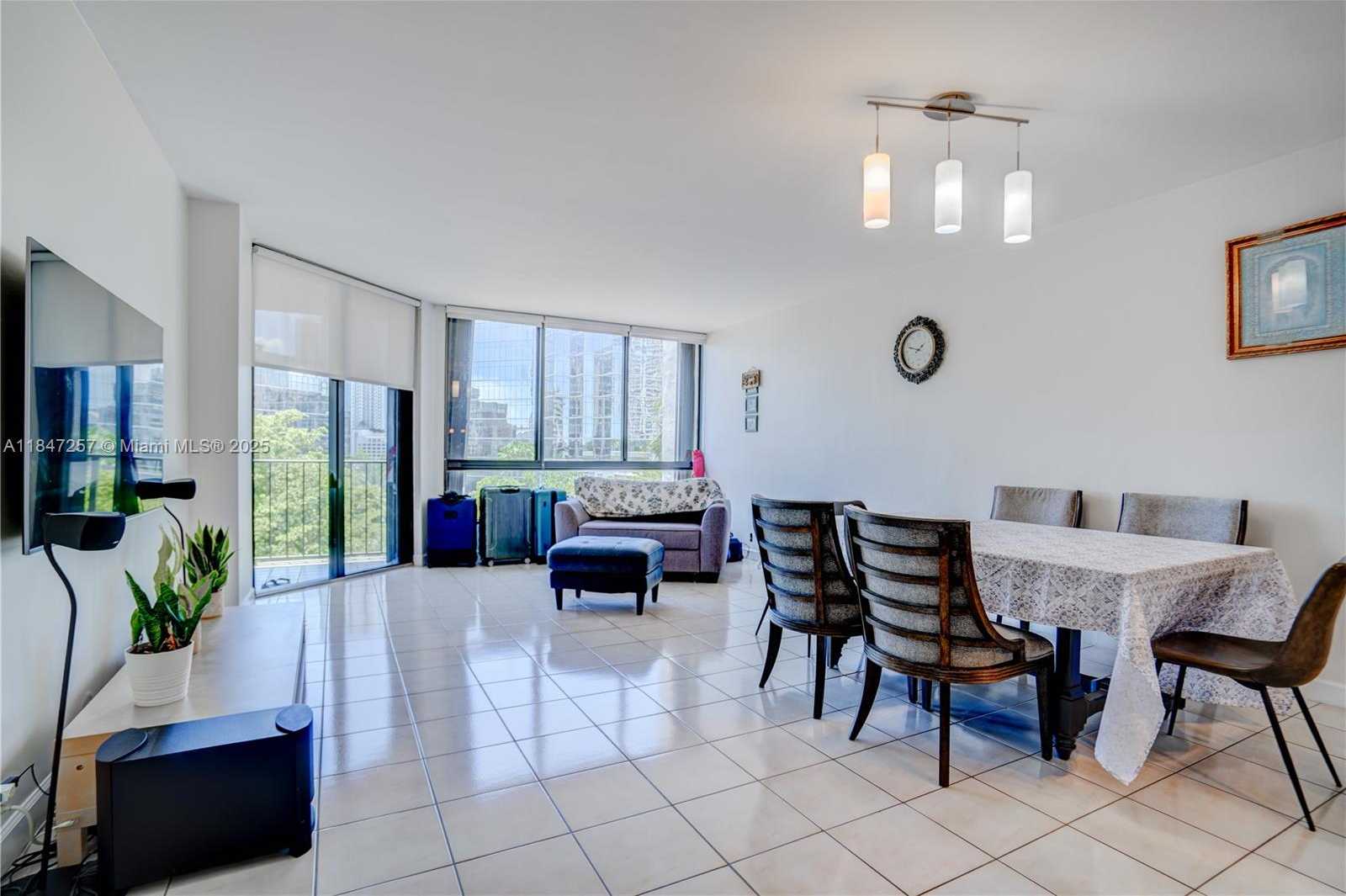 Small Image of 520 BRICKELL KEY DR #A619, Miami Number 3