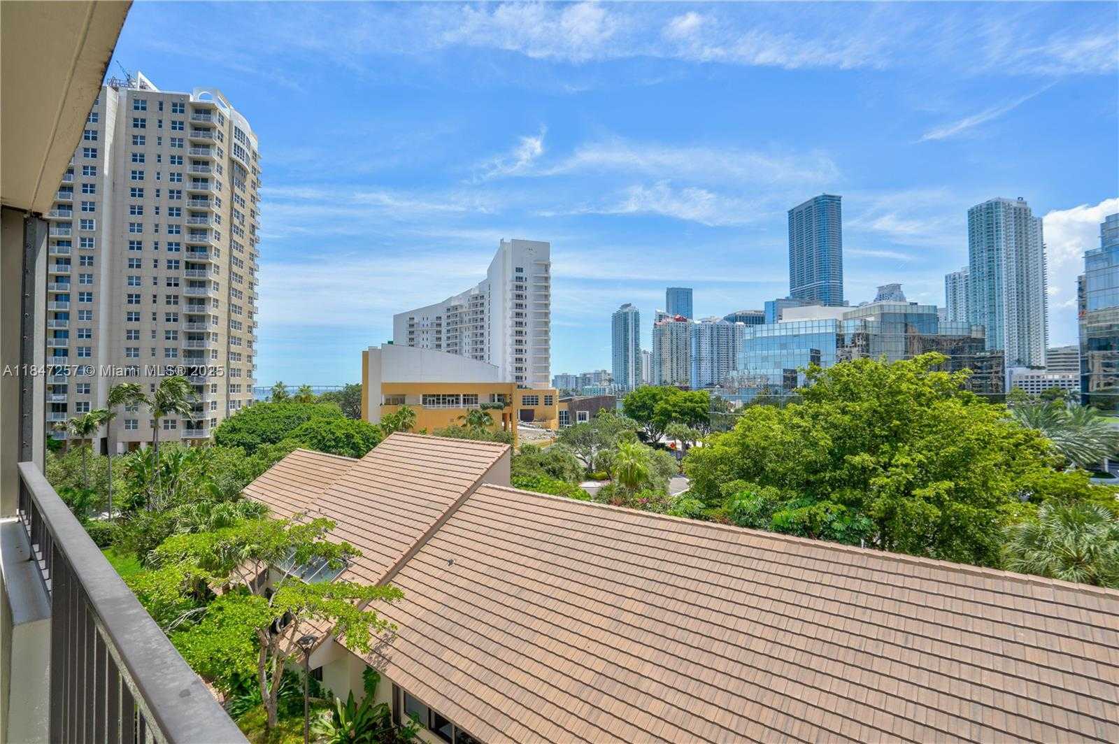 Small Image of 520 BRICKELL KEY DR #A619, Miami Number 4