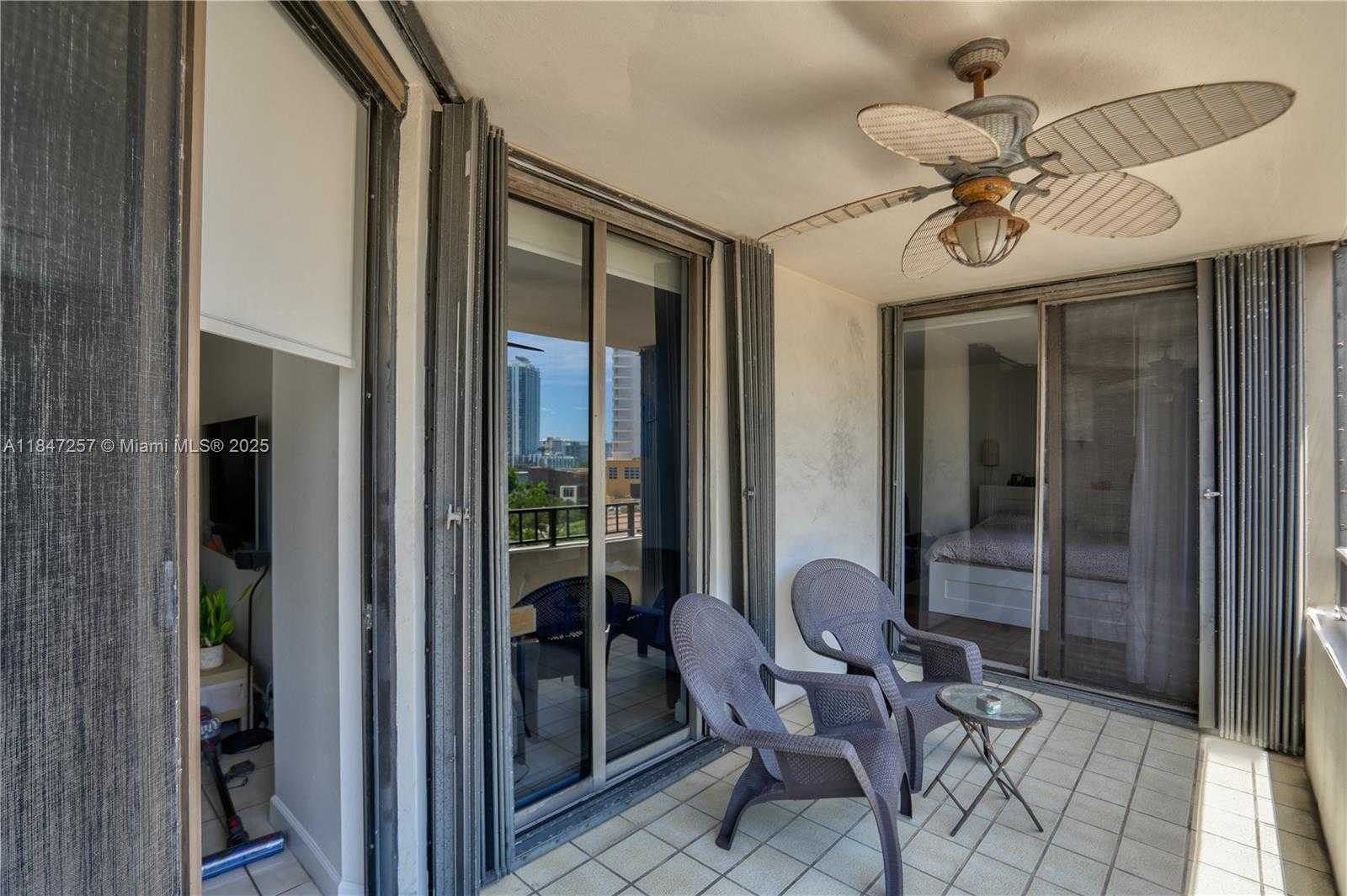 Small Image of 520 BRICKELL KEY DR #A619, Miami Number 5