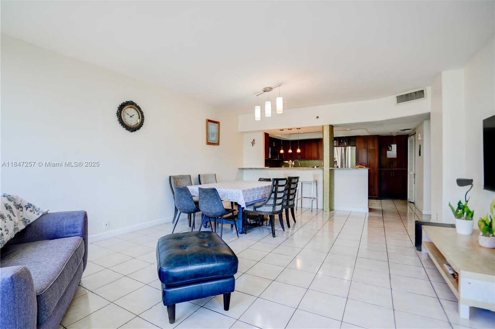 Small Image of 520 BRICKELL KEY DR #A619, Miami Number 7