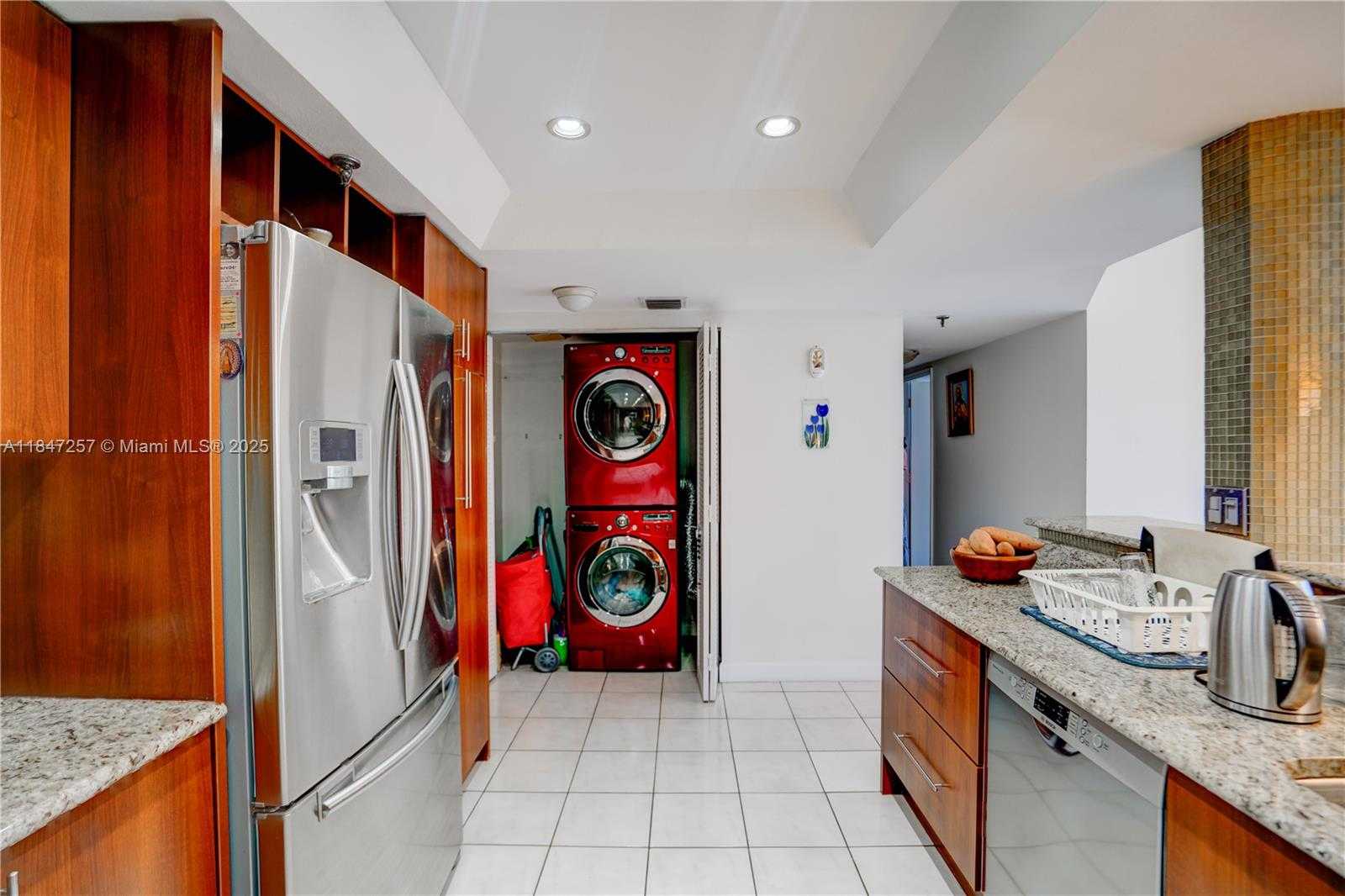Small Image of 520 BRICKELL KEY DR #A619, Miami Number 9