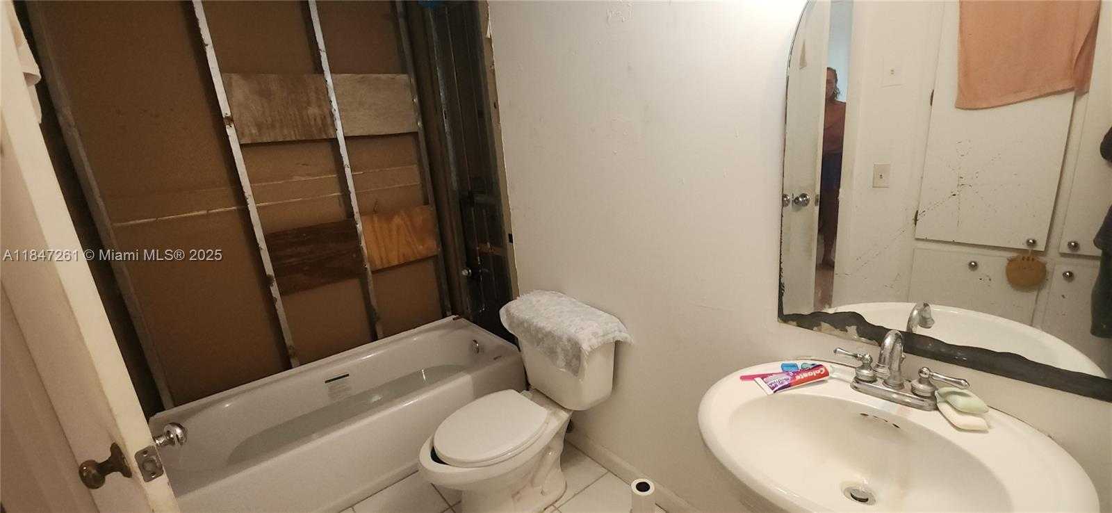 Small Image of 3850 WASHINGTON ST #314, Hollywood Number 17