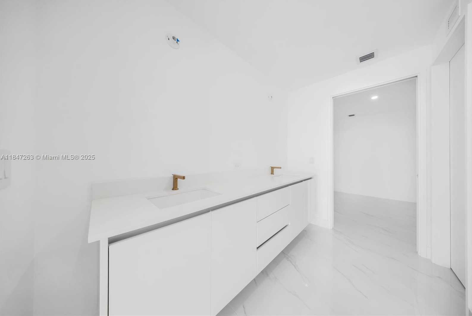 Small Image of 700 NORTH EAST 24TH ST #2101, Miami Number 72