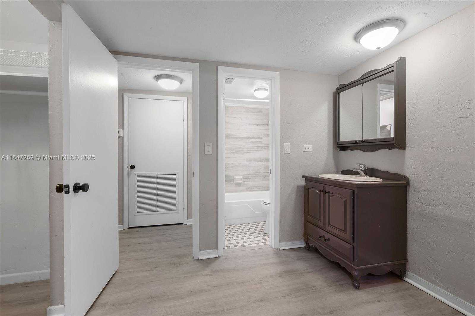 Small Image of 1205 MARIPOSA AVE #320, Coral Gables Number 21