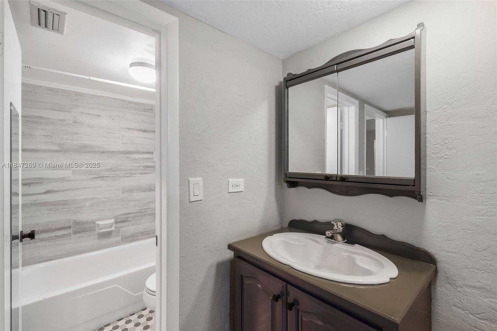 Small Image of 1205 MARIPOSA AVE #320, Coral Gables Number 22