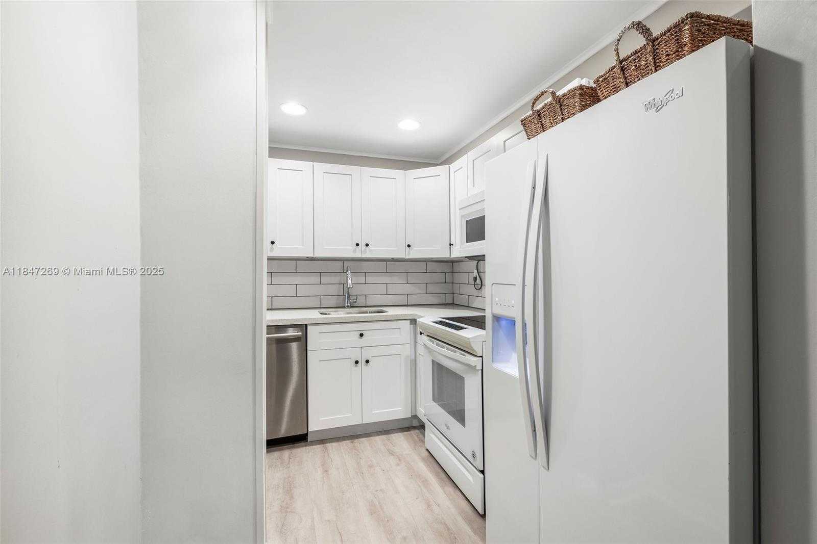 Small Image of 1205 MARIPOSA AVE #320, Coral Gables Number 7