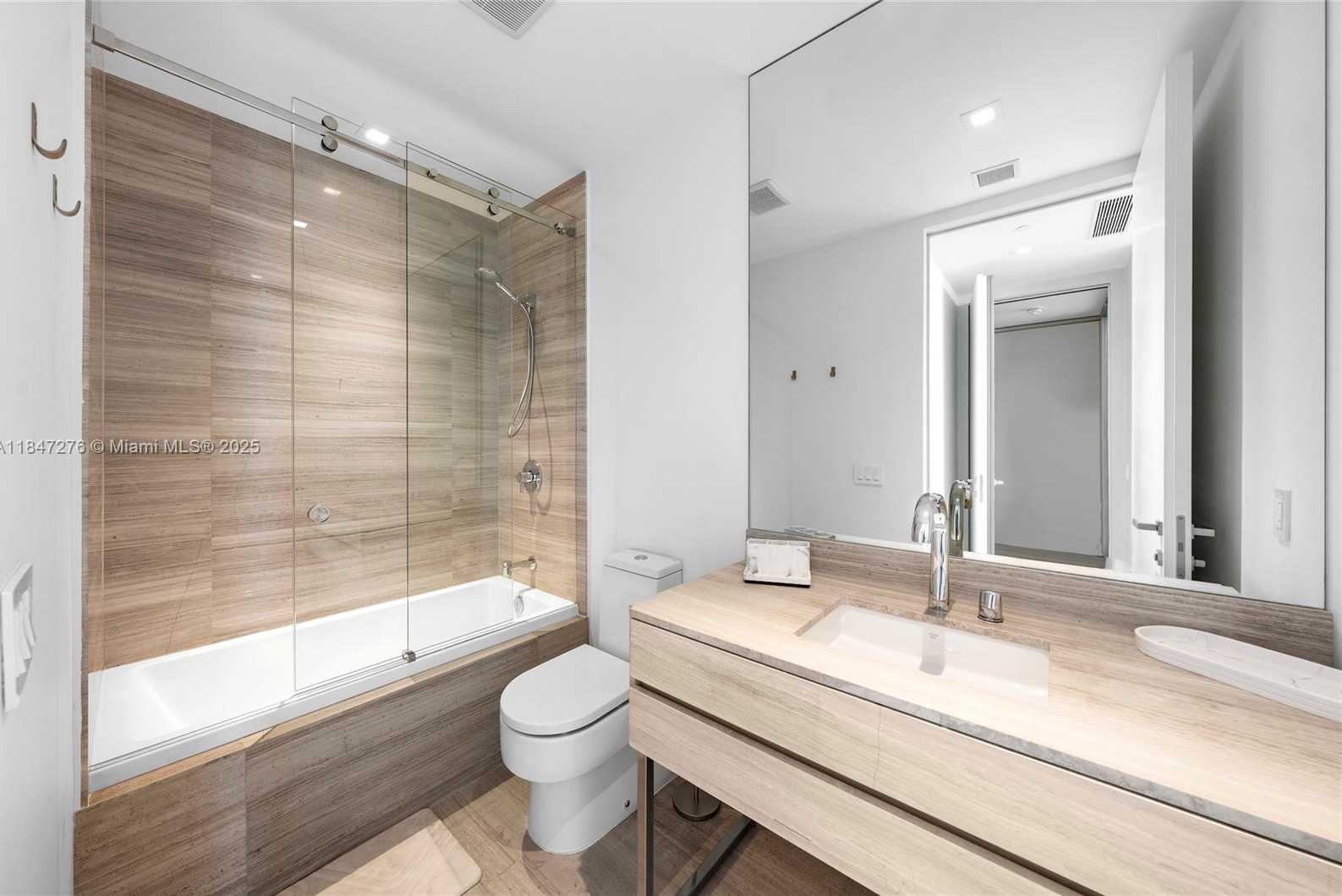 Small Image of 18975 EAST COLLINS AVE #1403, Sunny Isles Beach Number 32