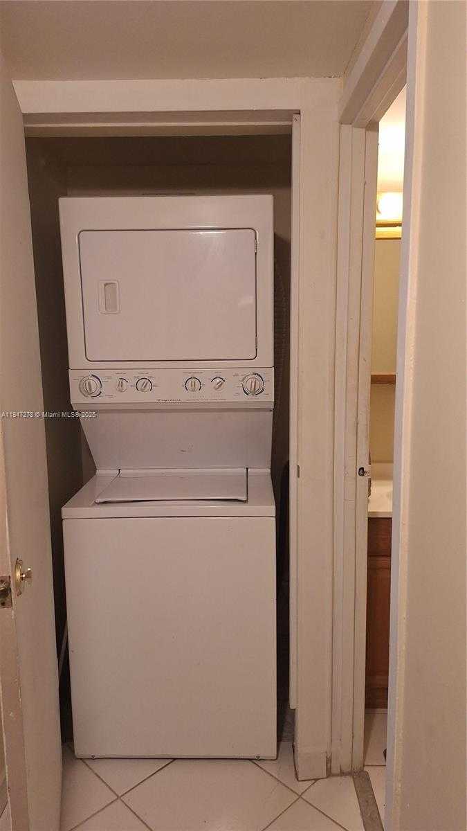 Small Image of 5835 WASHINGTON ST #49, Hollywood Number 31